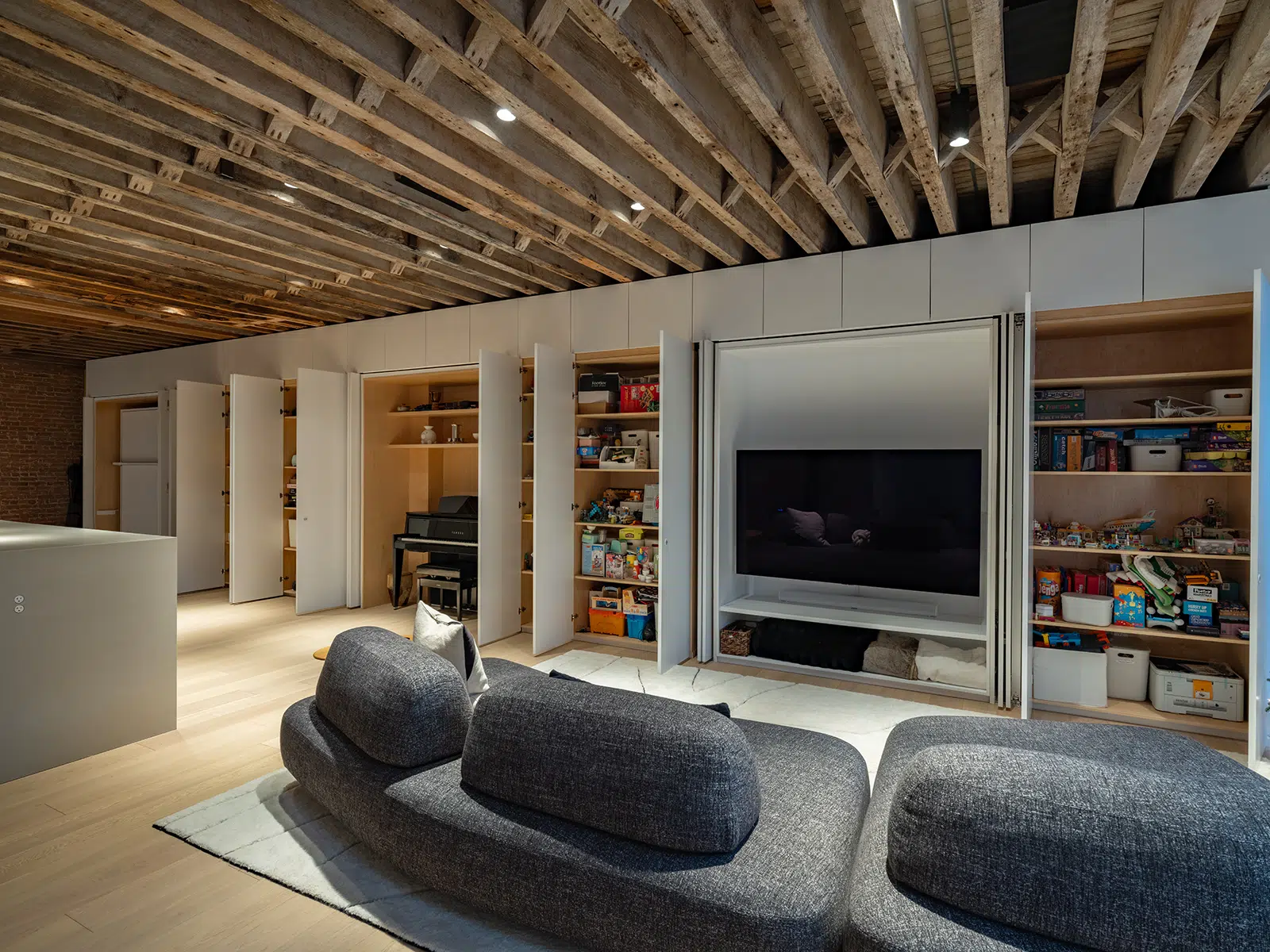 How to Save Money Hiring an Interior Decorator in Florida.